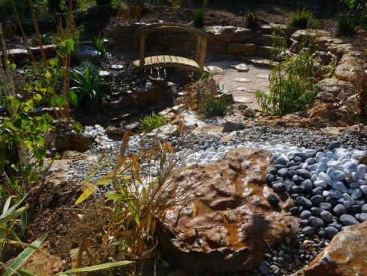 vue aérienne de la création d' un jardin sec sur brignol